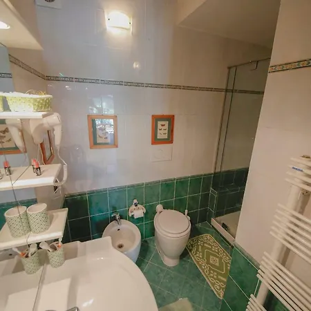 Baronessa Oda ve Kahvaltı Floransa