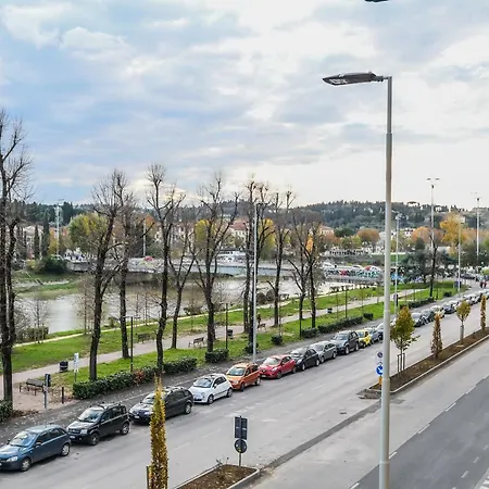 Baronessa Oda ve Kahvaltı Floransa